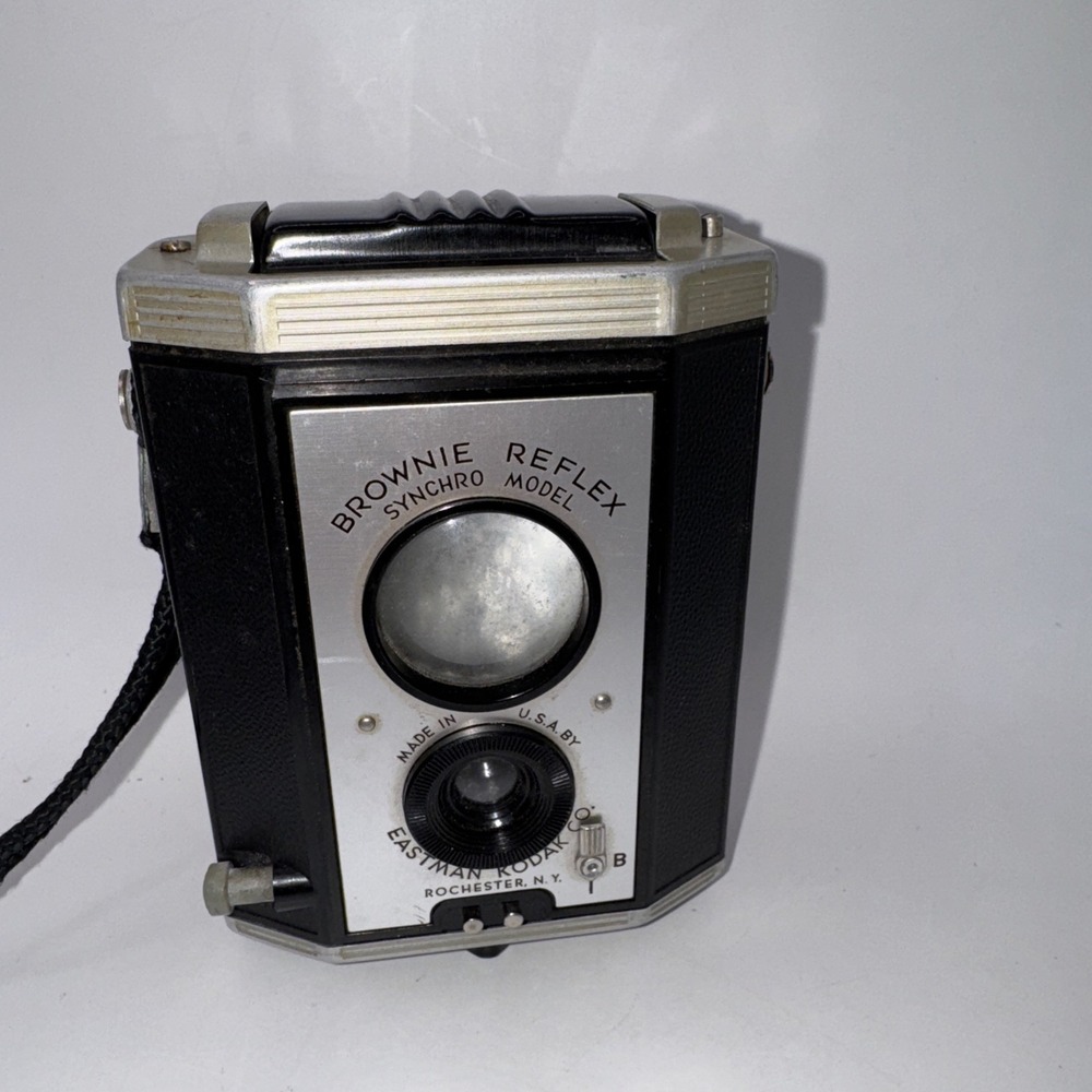 Vintage Kodak Brownie Reflex 20 Camera Film UNTESTED With Strap
